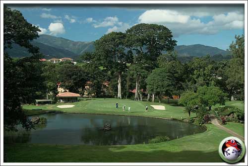 El tercer hoyo, un par de 3, en el Cariari Golf and Country Club